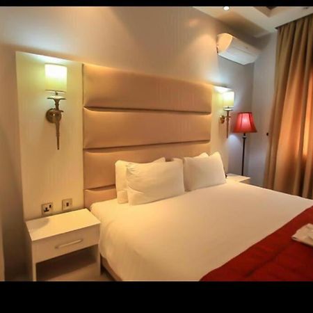 Glee Hotel Aliayabiagba Экстерьер фото