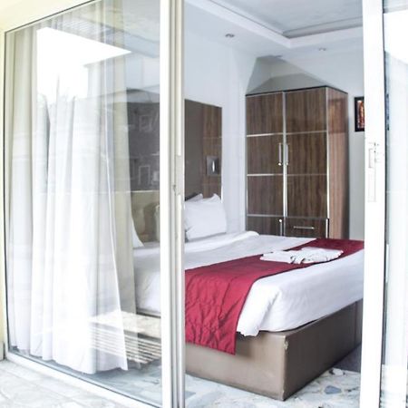 Glee Hotel Aliayabiagba Экстерьер фото