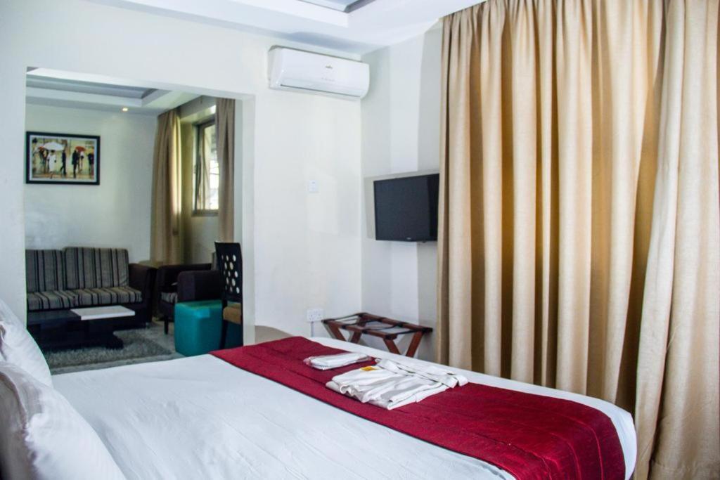 Glee Hotel Aliayabiagba Экстерьер фото