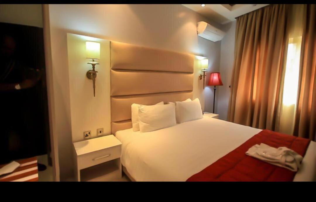 Glee Hotel Aliayabiagba Экстерьер фото