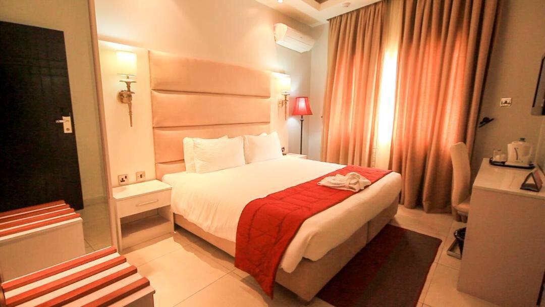 Glee Hotel Aliayabiagba Экстерьер фото