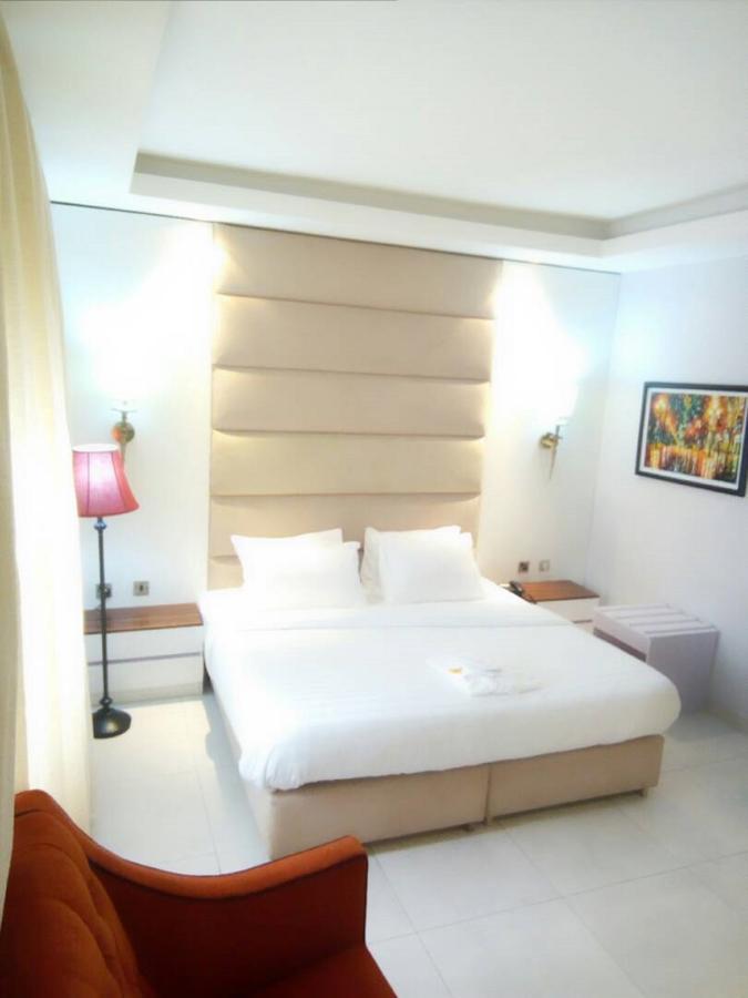 Glee Hotel Aliayabiagba Экстерьер фото