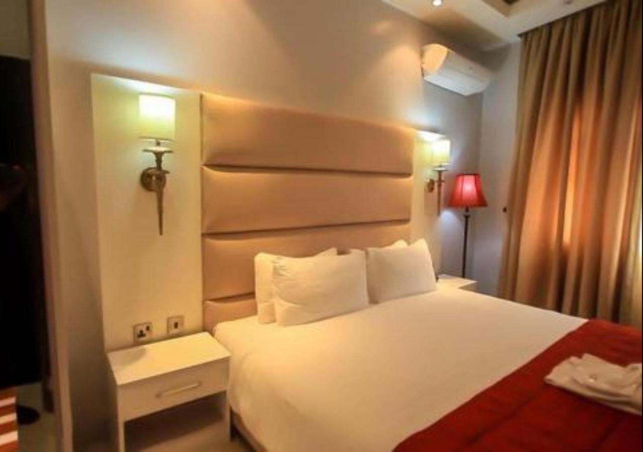 Glee Hotel Aliayabiagba Экстерьер фото