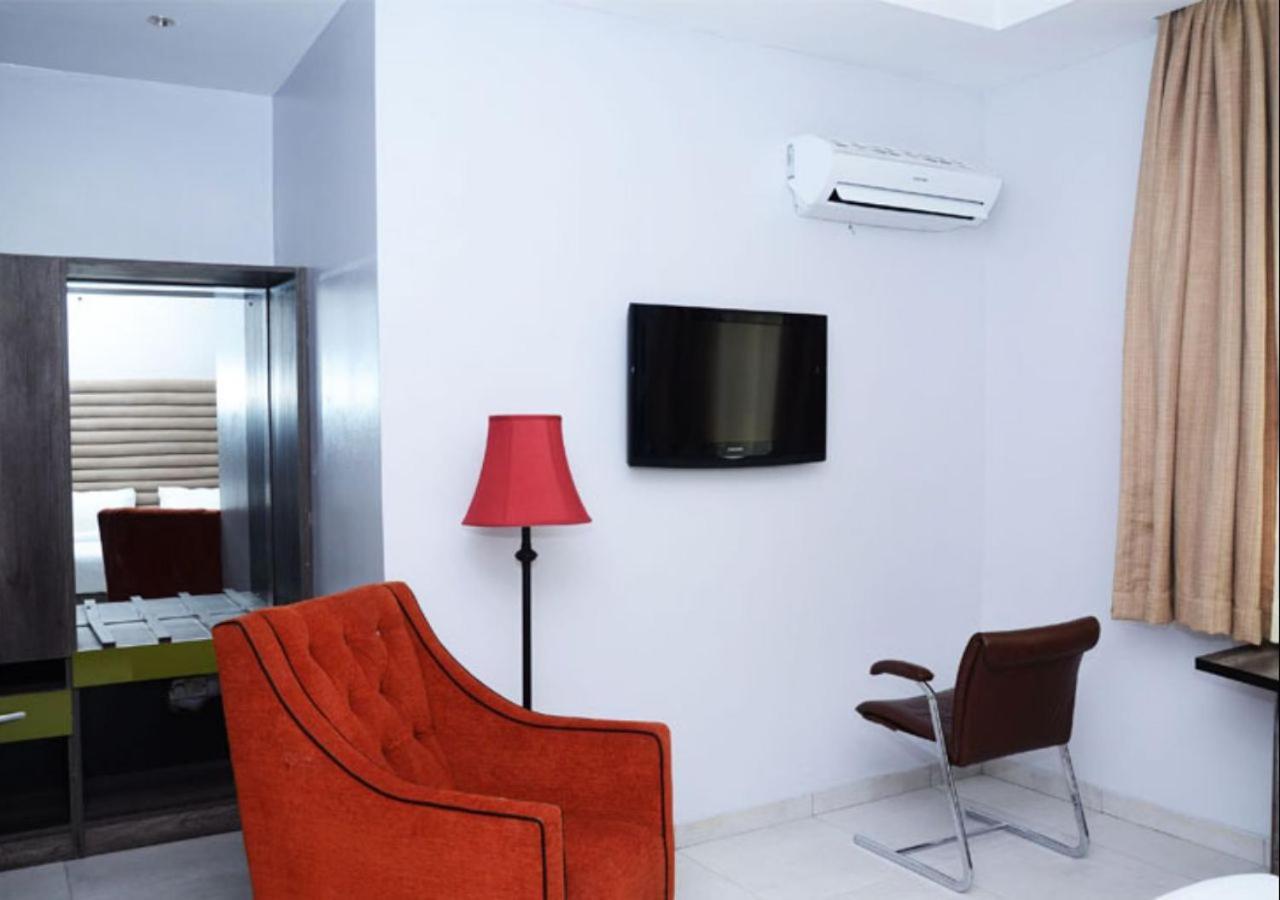 Glee Hotel Aliayabiagba Экстерьер фото