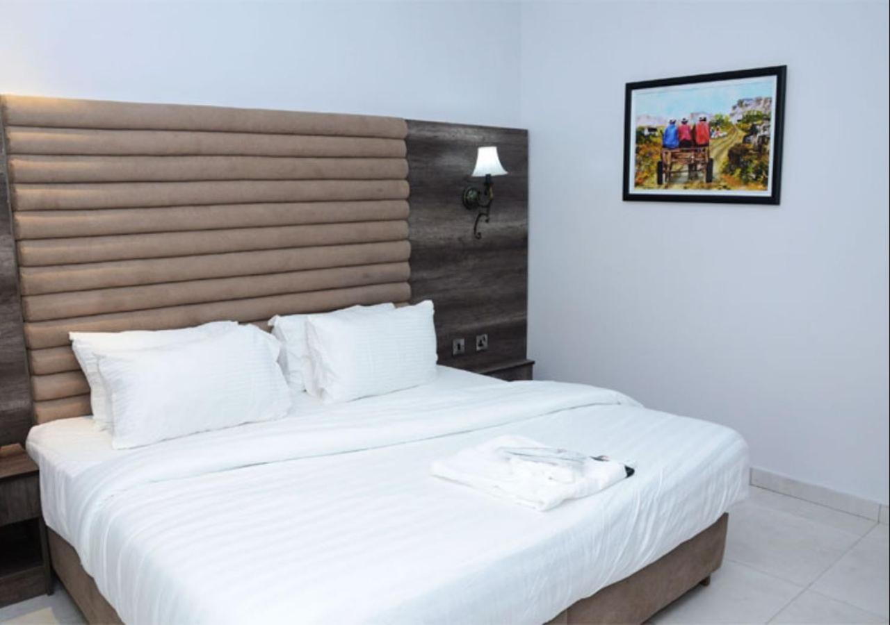 Glee Hotel Aliayabiagba Экстерьер фото