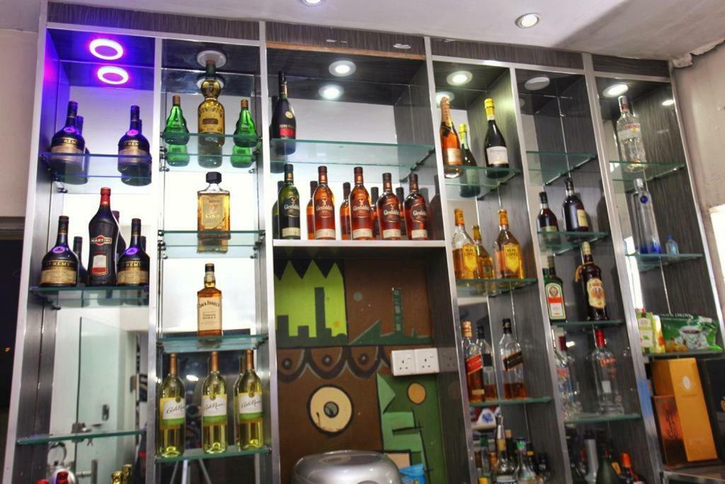 Glee Hotel Aliayabiagba Экстерьер фото