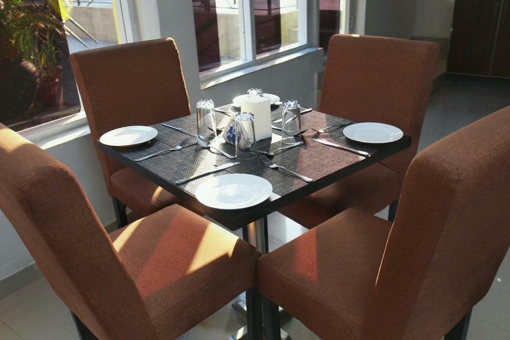 Glee Hotel Aliayabiagba Экстерьер фото