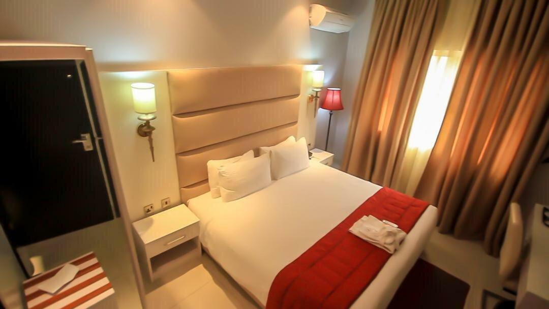 Glee Hotel Aliayabiagba Экстерьер фото