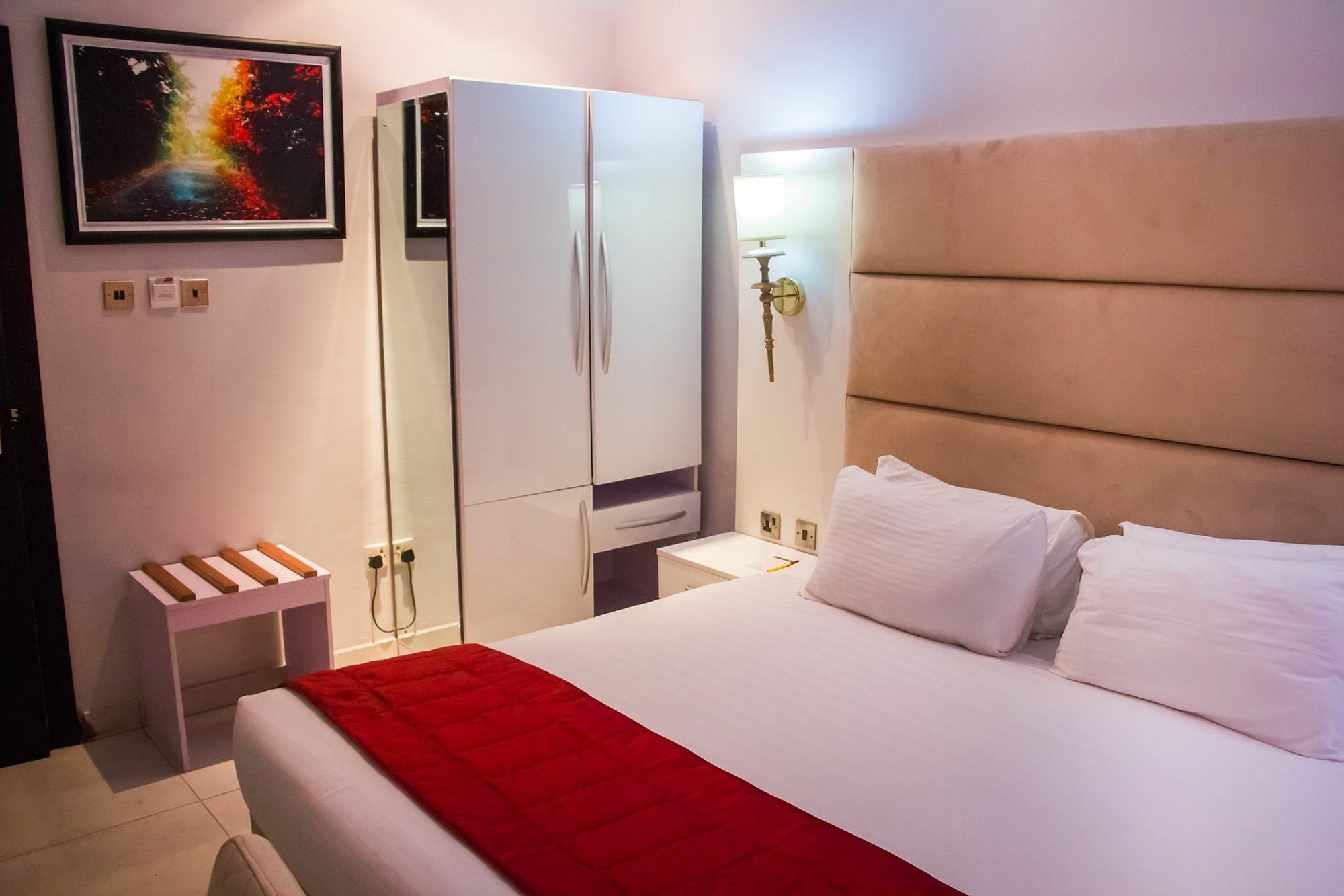 Glee Hotel Aliayabiagba Экстерьер фото