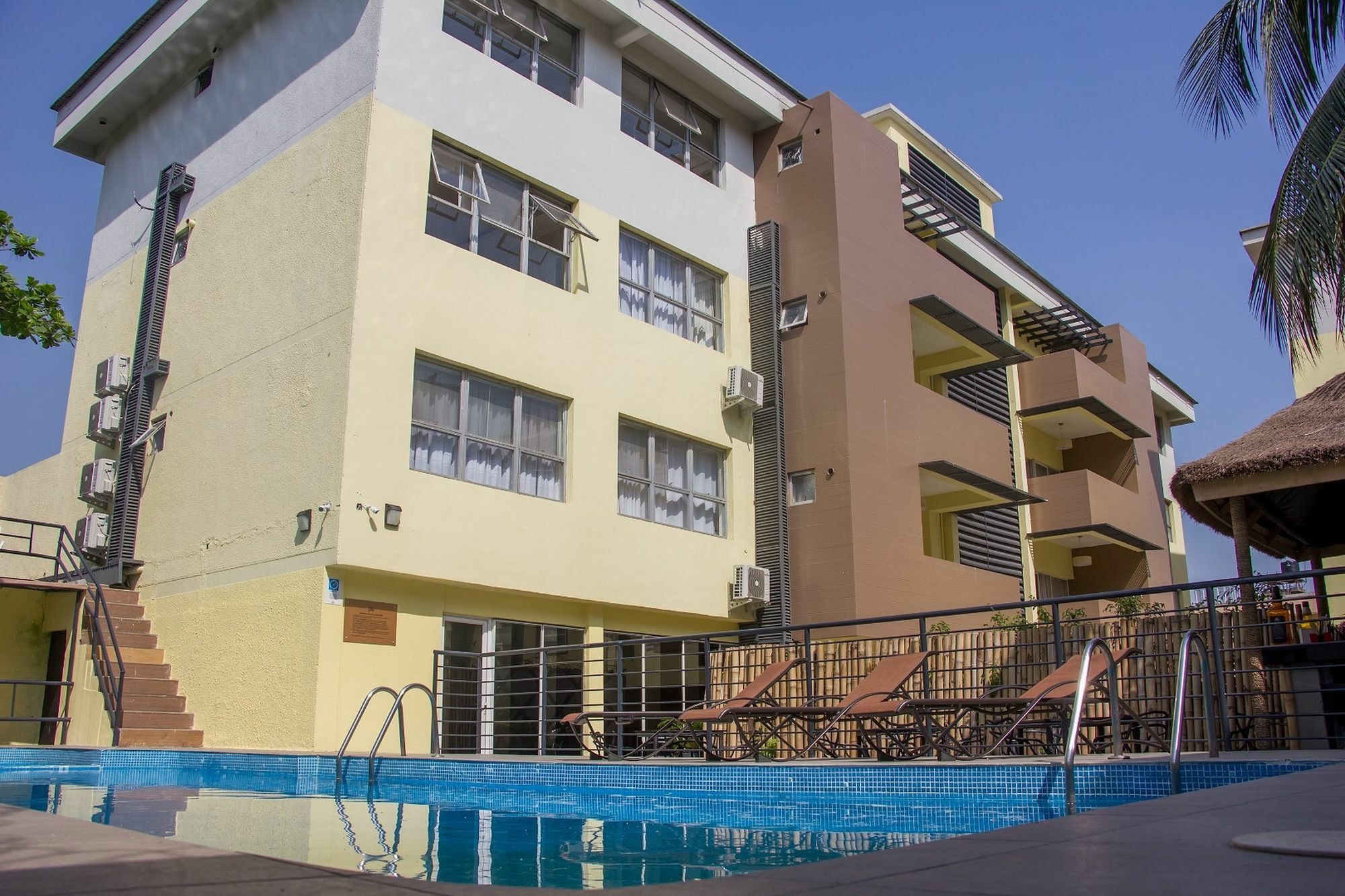 Glee Hotel Aliayabiagba Экстерьер фото