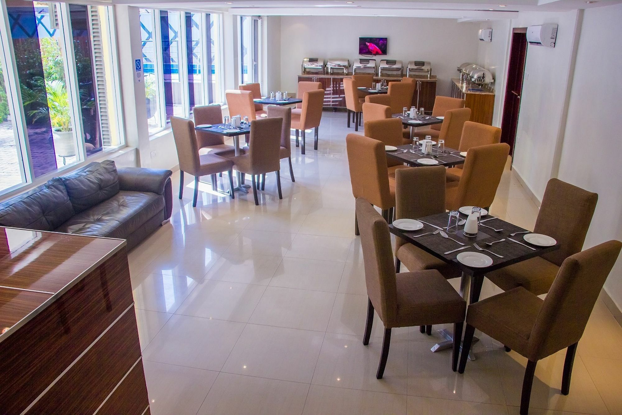 Glee Hotel Aliayabiagba Экстерьер фото