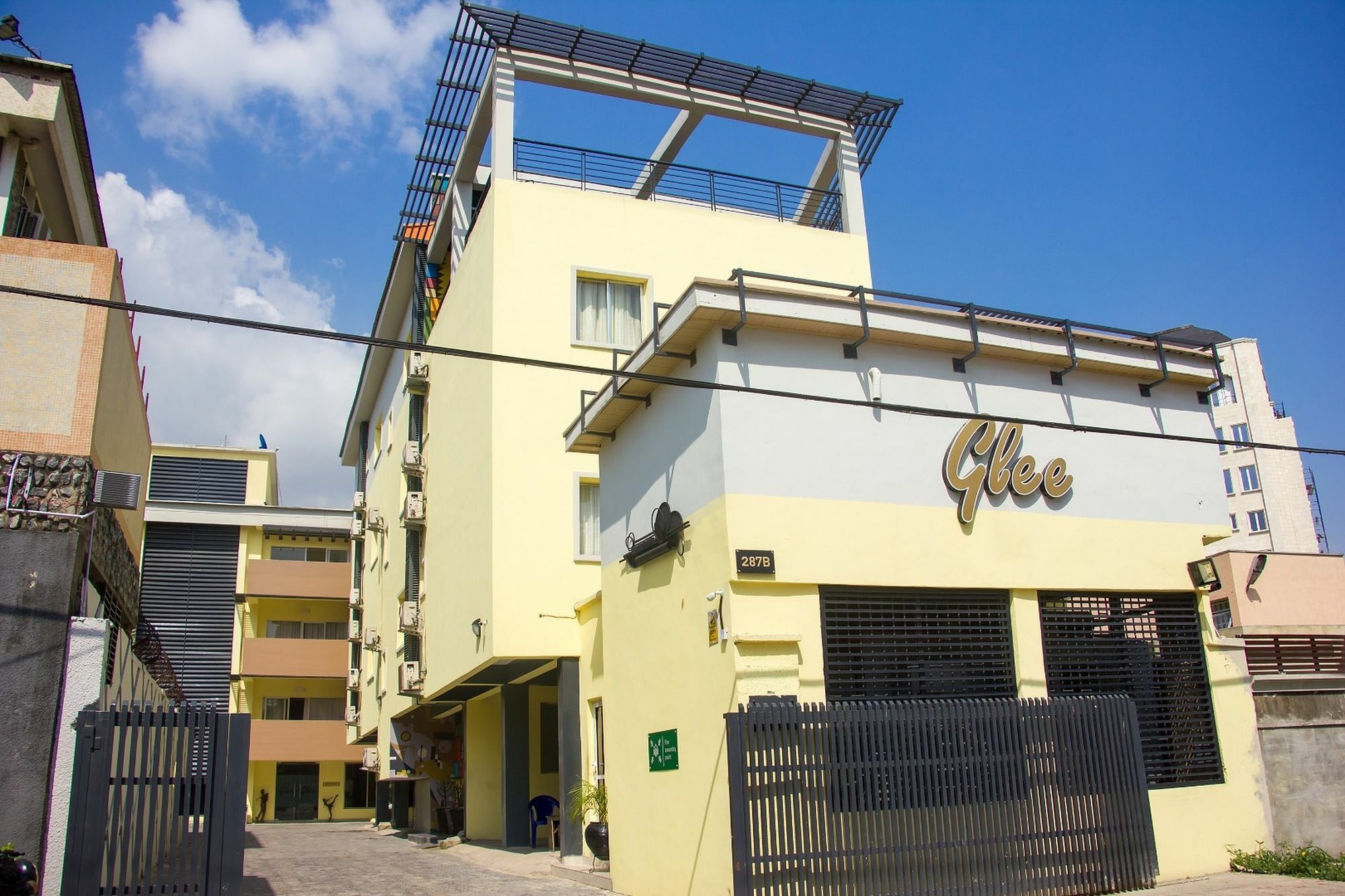 Glee Hotel Aliayabiagba Экстерьер фото