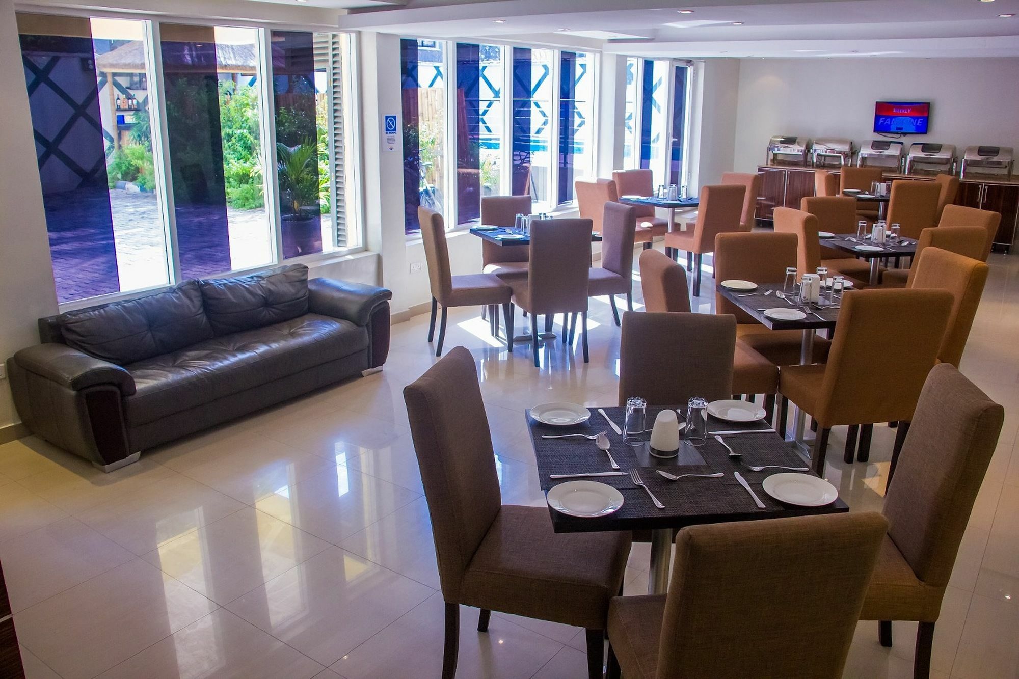 Glee Hotel Aliayabiagba Экстерьер фото