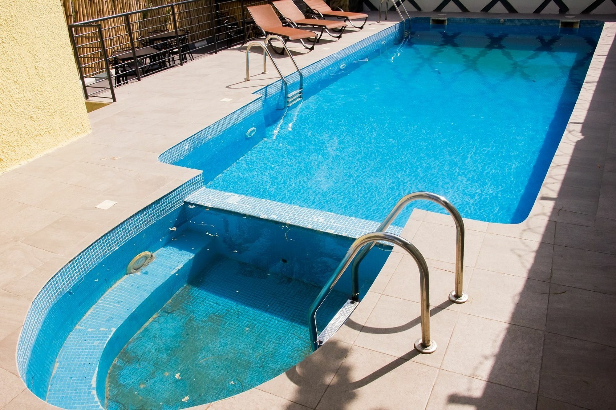 Glee Hotel Aliayabiagba Экстерьер фото
