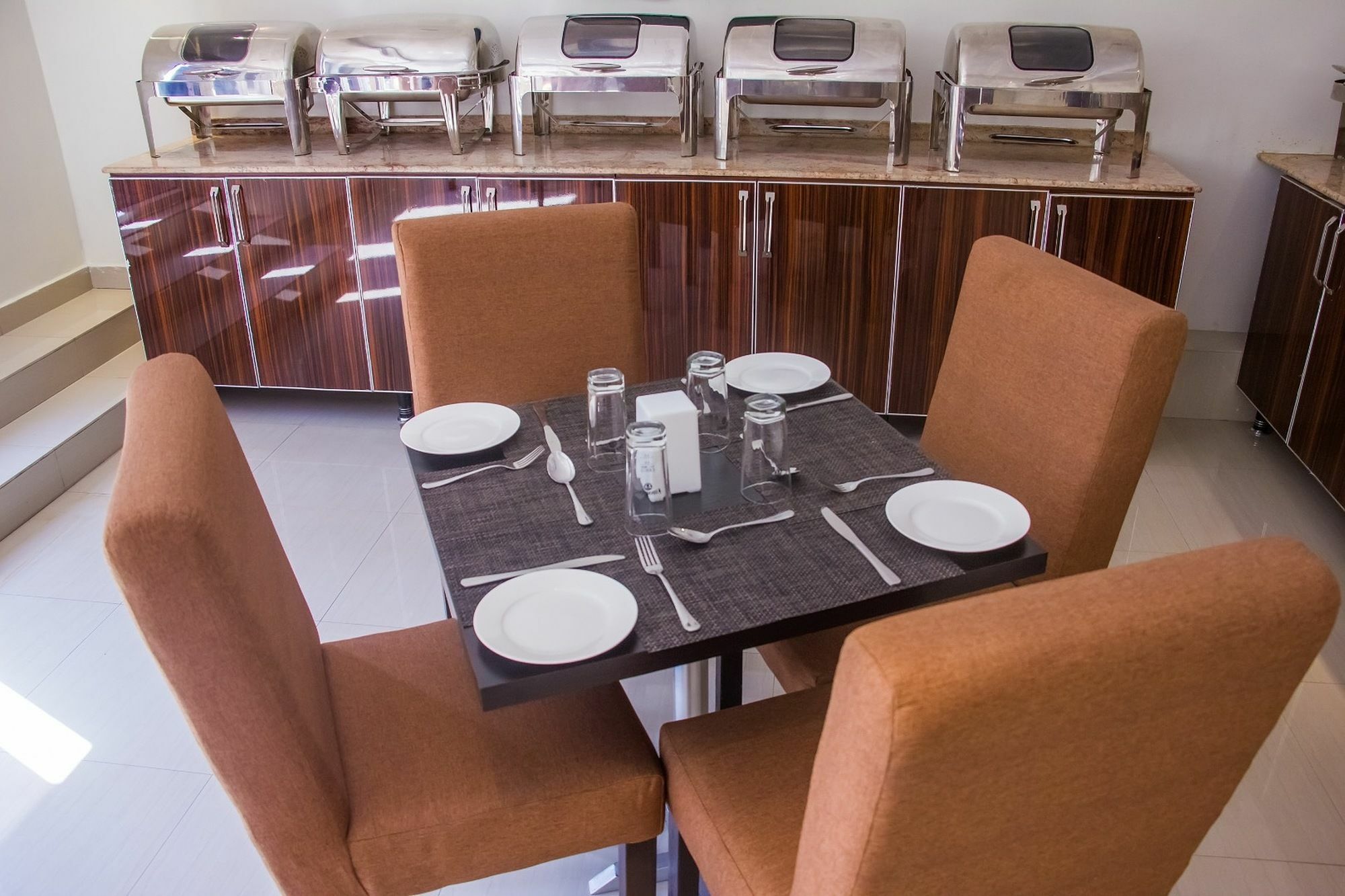 Glee Hotel Aliayabiagba Экстерьер фото