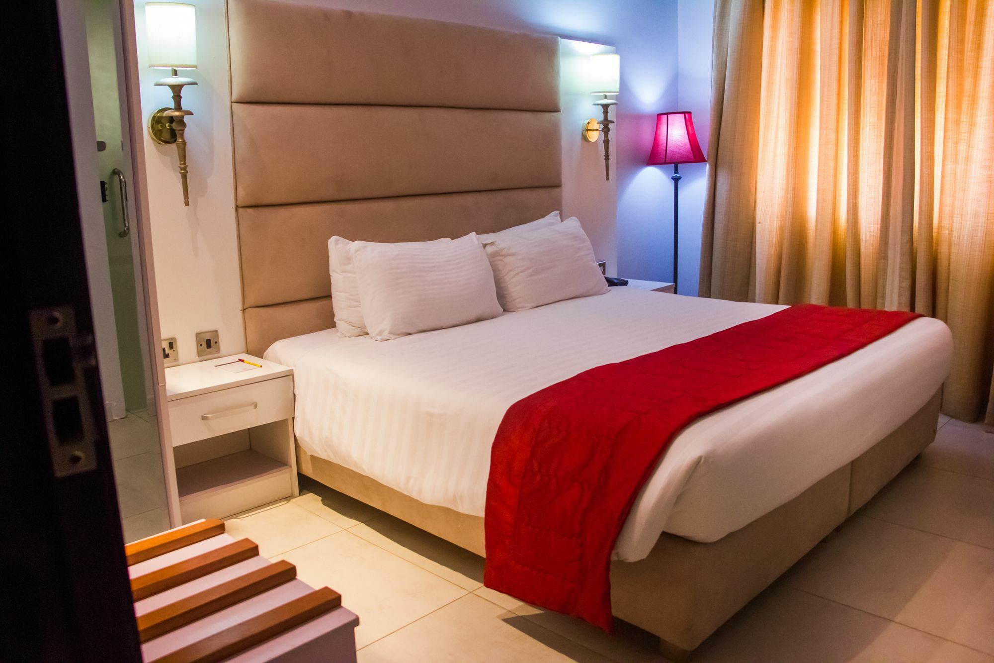 Glee Hotel Aliayabiagba Экстерьер фото
