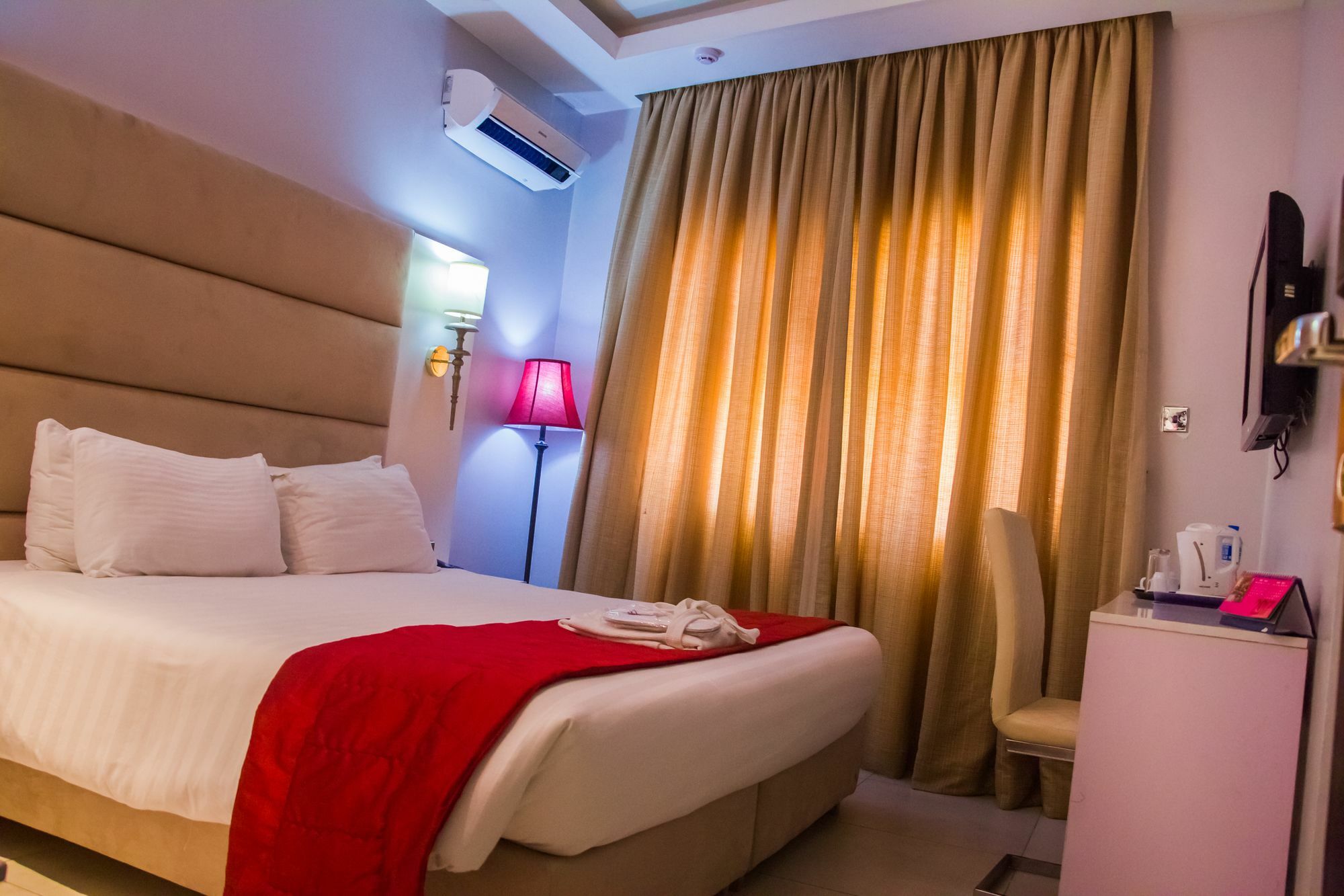 Glee Hotel Aliayabiagba Экстерьер фото
